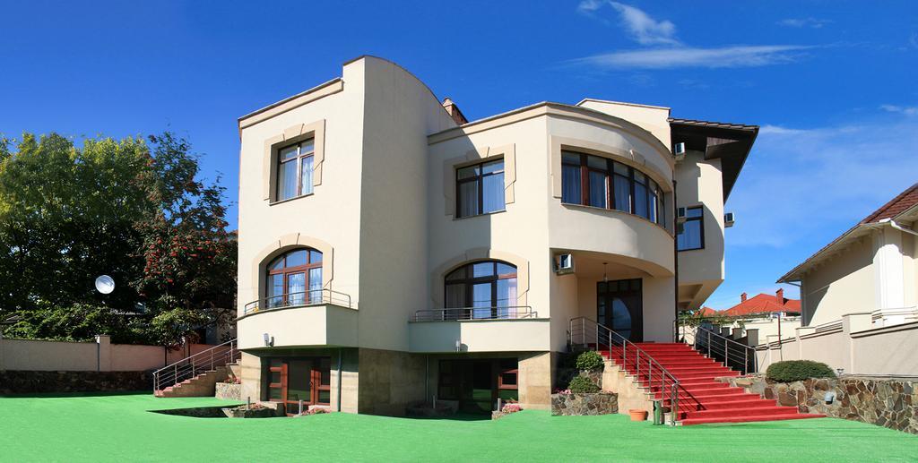 Imperial Hotel Chisinau Bagian luar foto