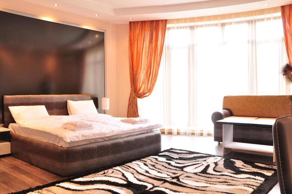 Imperial Hotel Chisinau Bagian luar foto